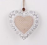 Srdce závesné, kov-textil 10cm biele