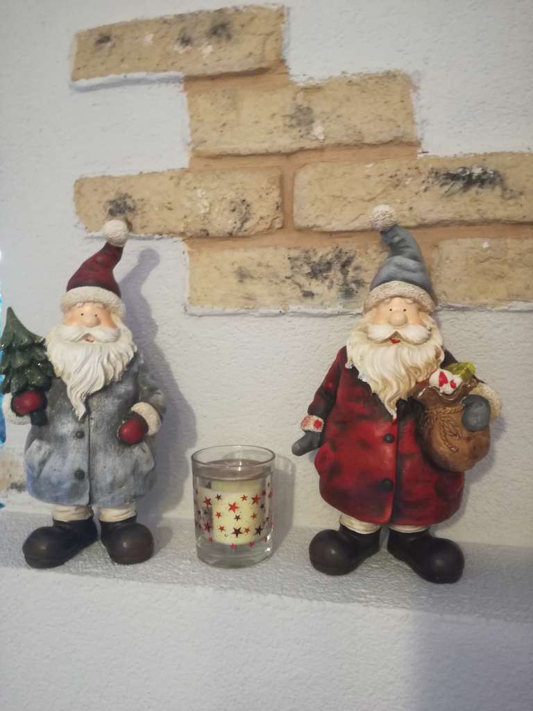 Mikuláš, polyr. 13X10X29cm 2druhy s darčekmi a so stromčekom